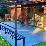 Casa nueva y equipamiento moderno en sitio privado